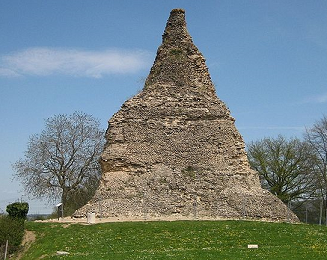 Pyramide de Couhard  Autun